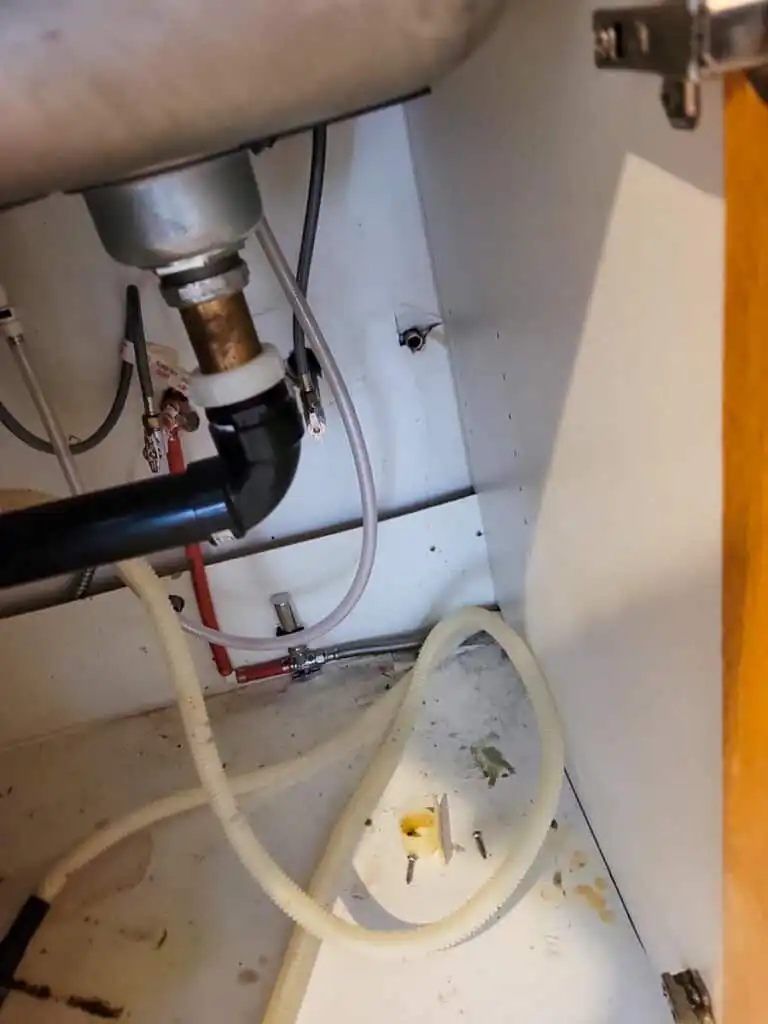 Ladner Bathroom Reno Poly B Replacement | Delta – Case Study #394 206 Ladner Bathroom Reno Poly B Replacement | Delta – Case Study #394 205