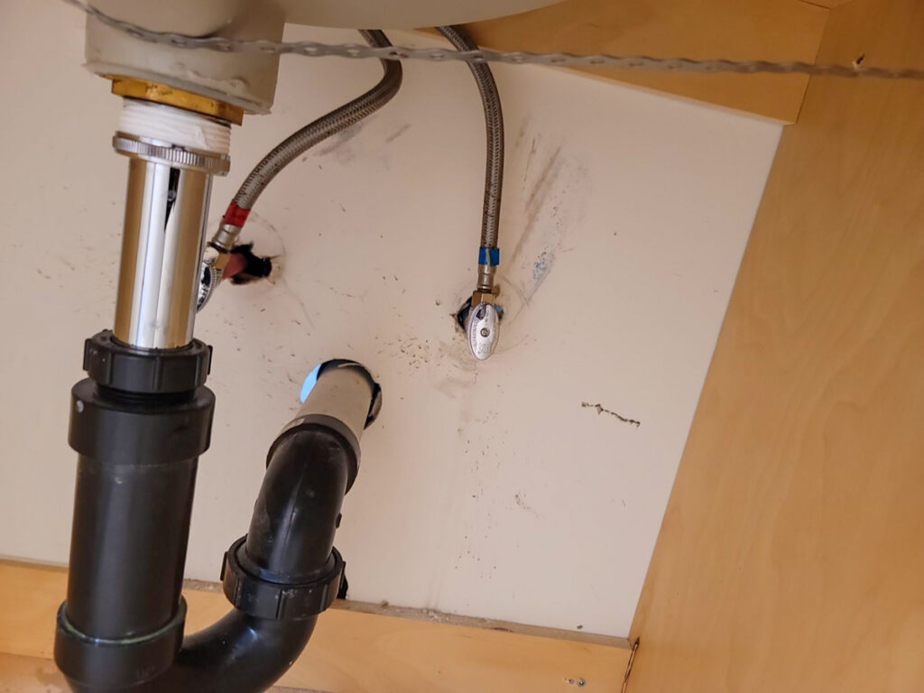 Ladner Townhouse Poly B Replacement | Delta – Case Study #390 317