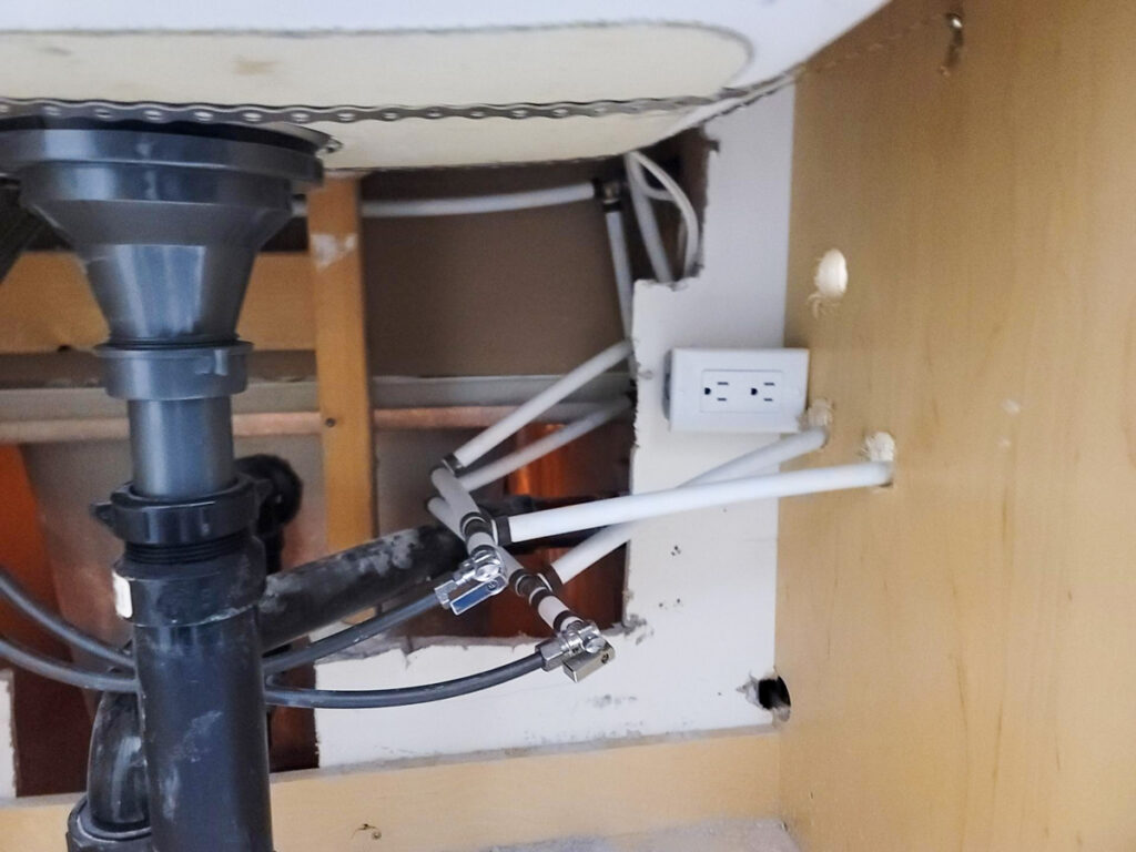 Ladner Townhouse Poly B Replacement | Delta – Case Study #390 327