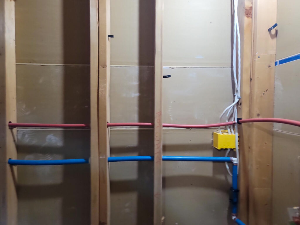 Ladner Townhouse Poly B Replacement | Delta – Case Study #390 343