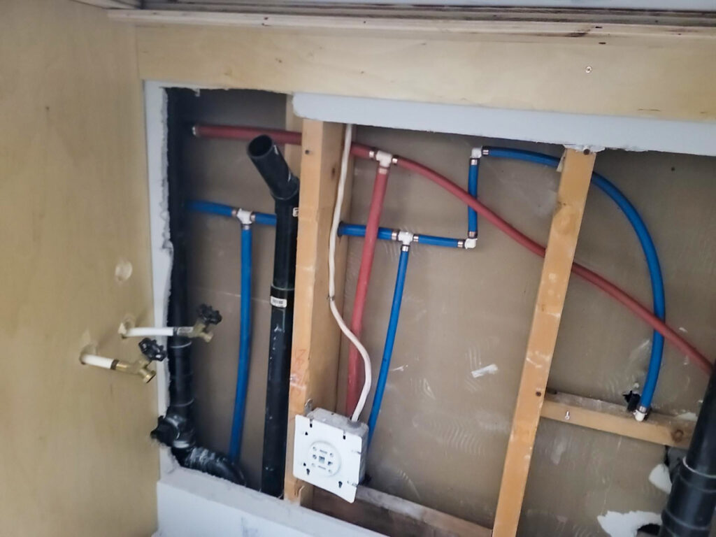 Ladner Townhouse Poly B Replacement | Delta – Case Study #390 161