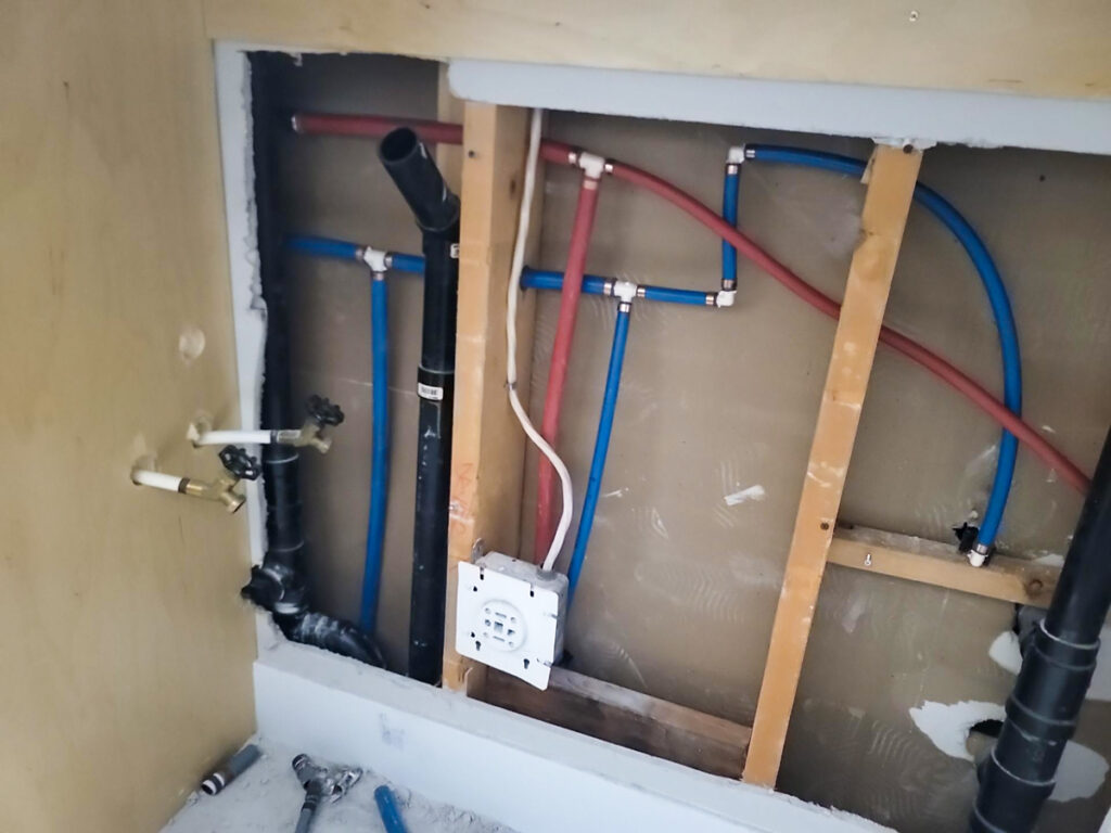 Ladner Townhouse Poly B Replacement | Delta – Case Study #390 163