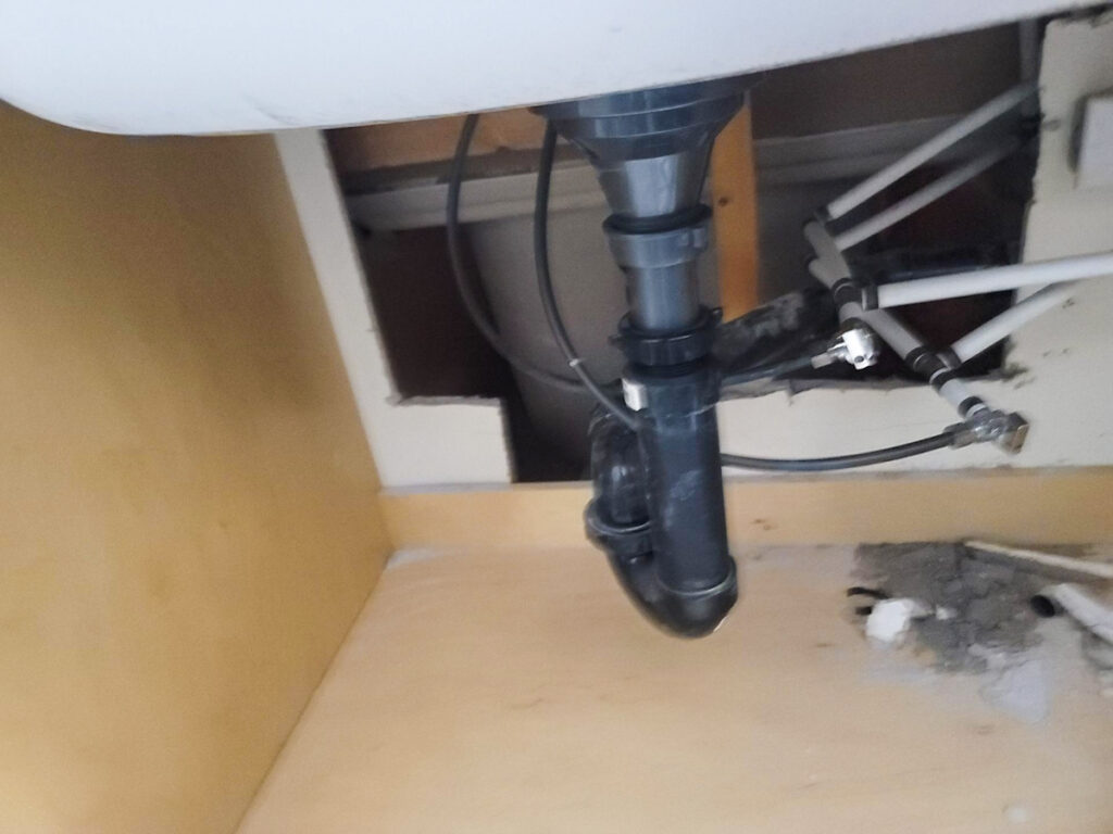 Ladner Townhouse Poly B Replacement | Delta – Case Study #390 171