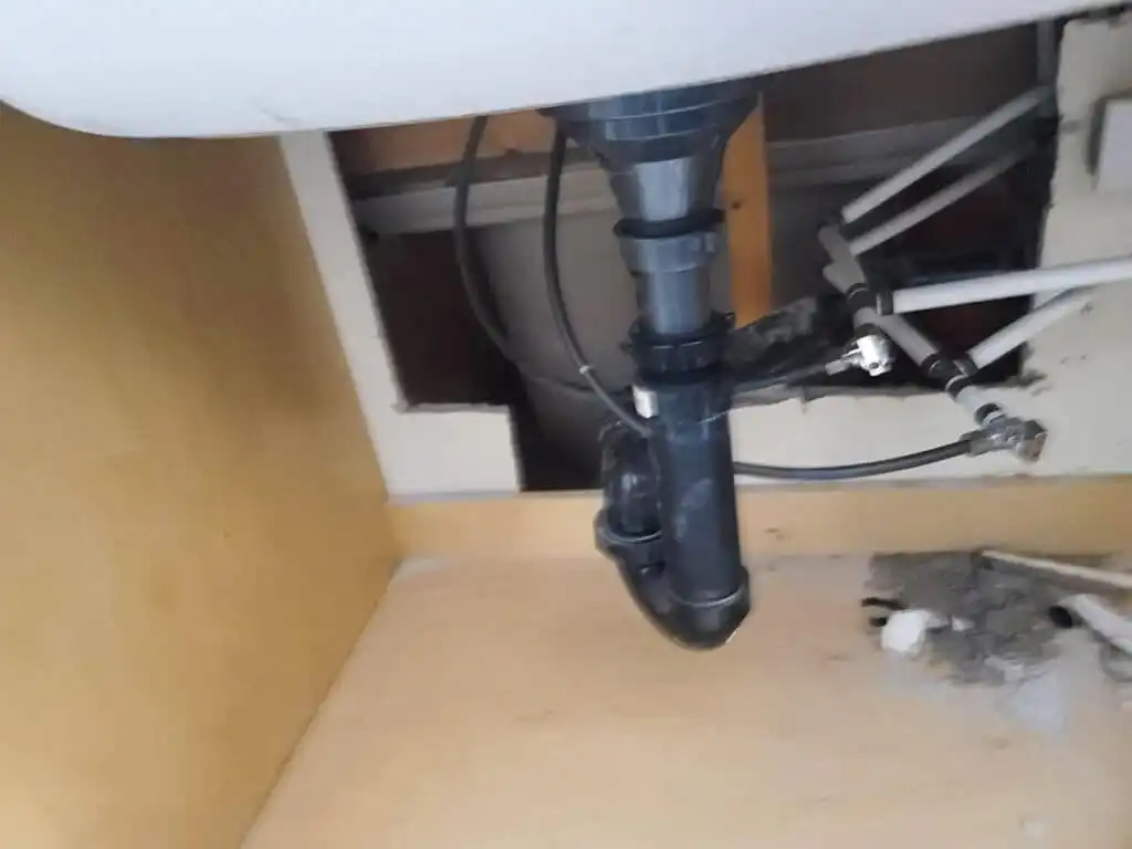 Ladner Townhouse Poly B Replacement | Delta – Case Study #390 171